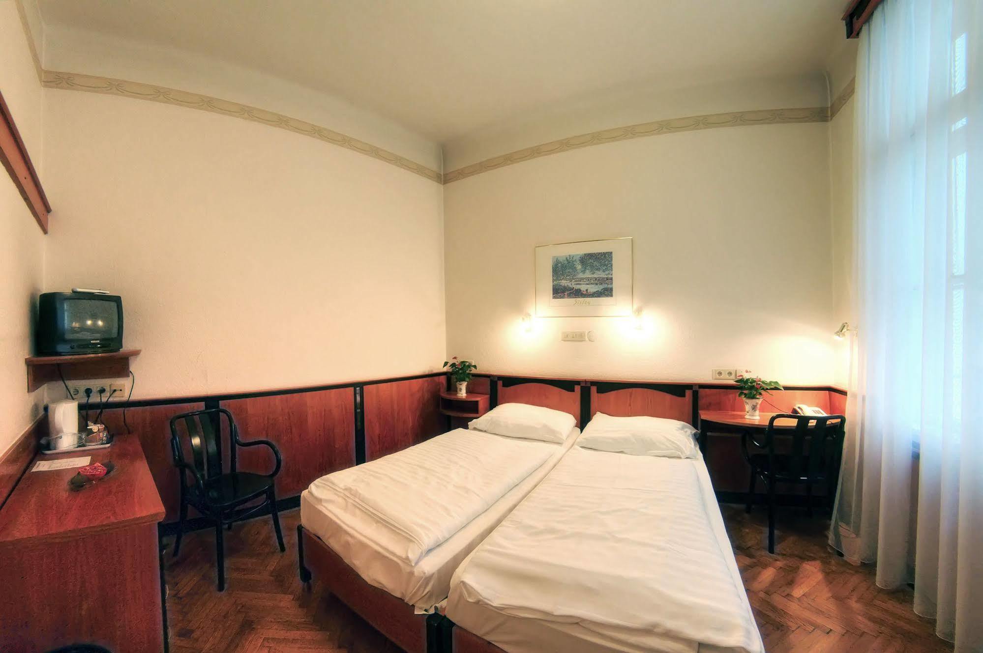 Hotel Carlton Opera à Vienne Extérieur photo