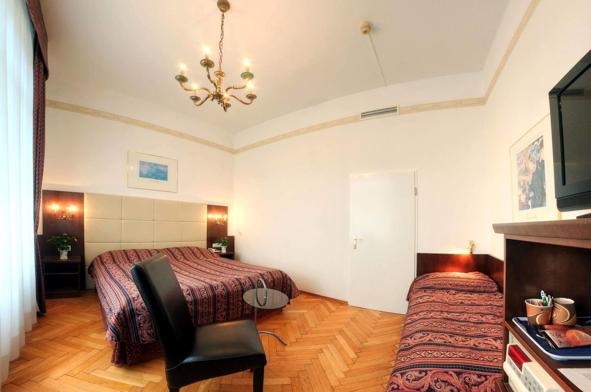 Hotel Carlton Opera à Vienne Extérieur photo